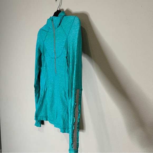 Lululemon Run Dash Half Zip Turquoise Reflective Pullover Size 6 long sleeve - Picture 3 of 8